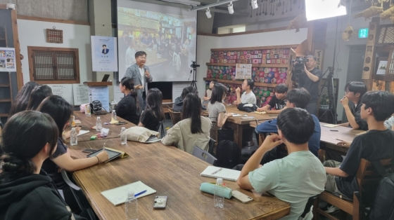 '부활' 구수환 감독 이태석리더십학교 세 번째 수업..'별들의 출동'