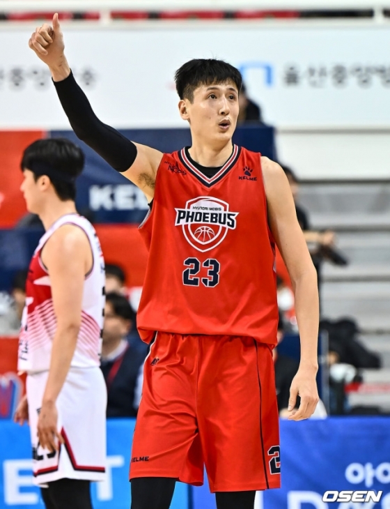 창원 LG로 이적하는 최진수. 