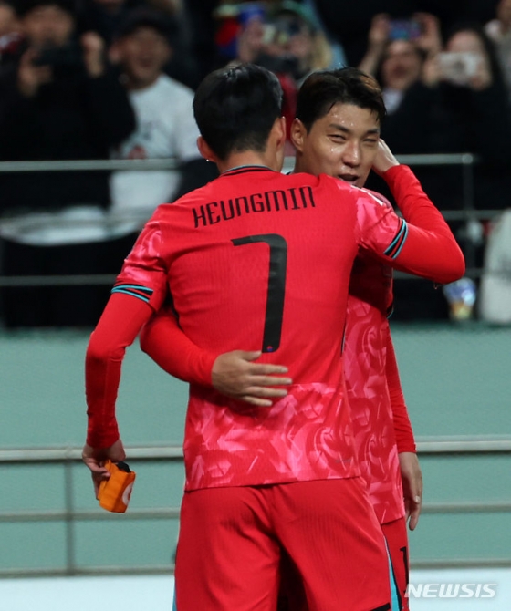 손흥민(왼쪽)과 주민규. /사진=뉴시스