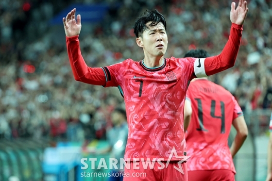 [포토] 손흥민 '이강인을 추앙하라'