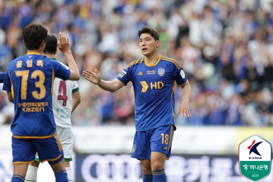 주민규(오른쪽). /사진=한국프로축구연맹 제공