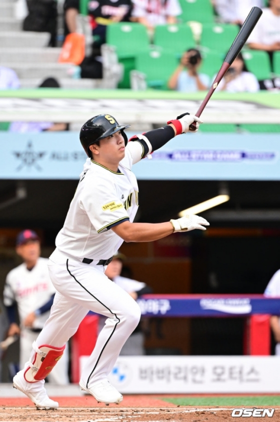 상무의 조세진이 5일 인천SSG랜더스필드에서 열린 2024 KBO 퓨처스 올스타전 3회 말 쐐기 3점포를 때려내고 있다.