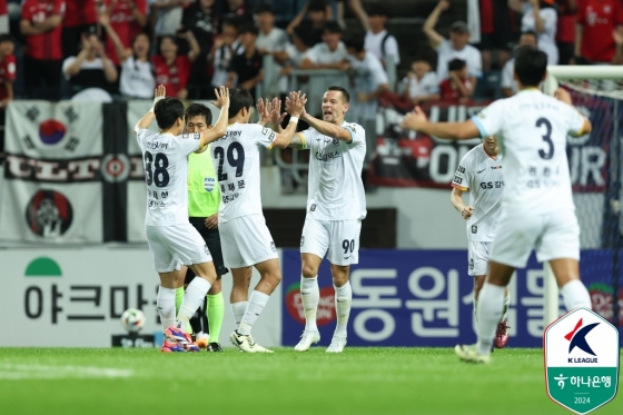 일류첸코(가운데)가 골을 넣고 기뻐하고 있다. /사진=한국프로축구연맹 제공