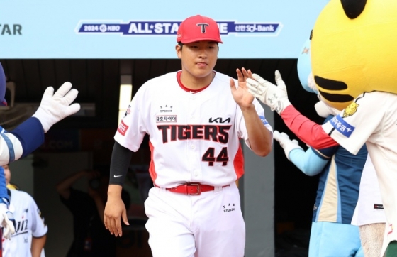 KIA 이상준이 지난 5일 인천SSG랜더스필드에서 열린 2024 KBO 퓨처스 올스타전에 입장하고 있다. /사진=KIA 타이거즈 제공