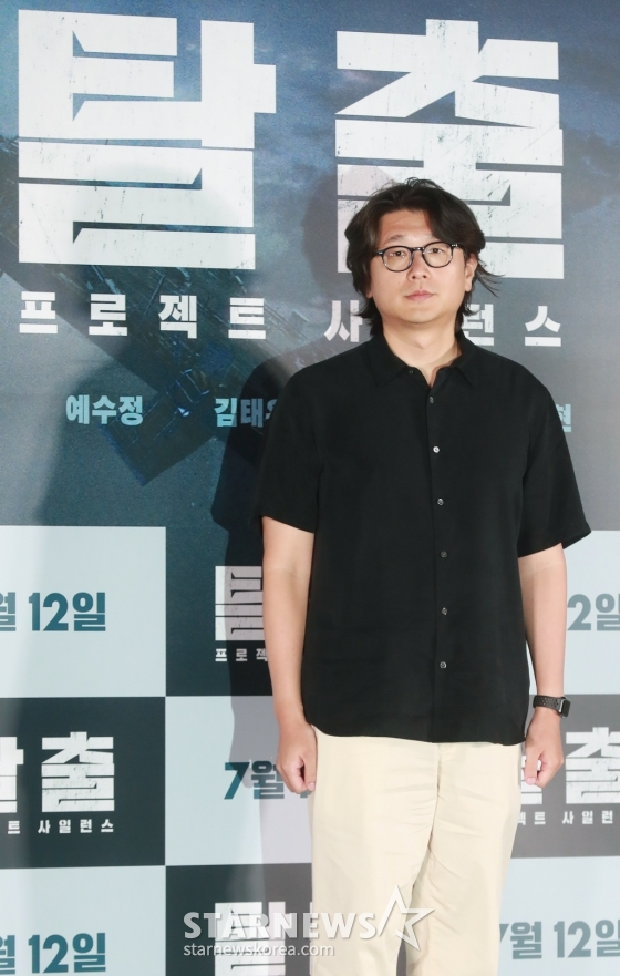 포즈 취하는 '탈출: 프로젝트 사일런스' 김태곤 감독[★포토]