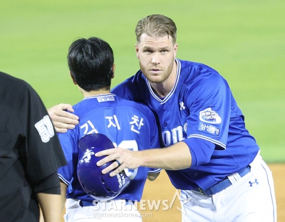 삼성 라이온즈 맥키넌(오른쪽)과 김지찬. /사진=김진경 대기자