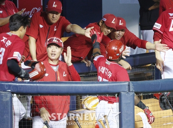 [포토] 에레디아 '김광현 패전 지우겠디아'