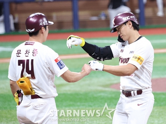 [포토] 송성문 '공이 커보여요'