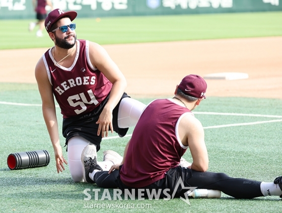 [포토] 헤이수스 '광합성이 연패 구급약'