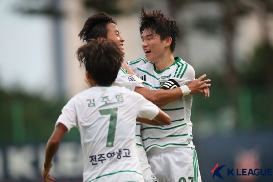 전북 U18의 골 세리머니. /사진=한국프로축구연맹 제공