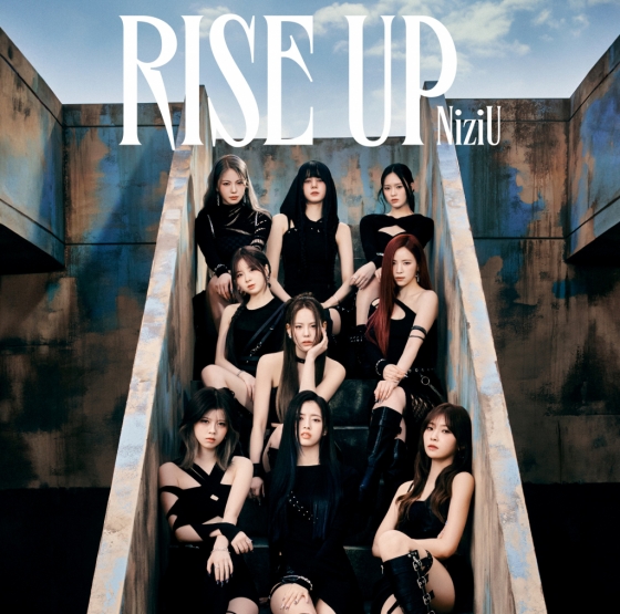 NiziU 첫 EP 'RISE UP' 재킷 이미지 /사진제공=JYP엔터테인먼트 