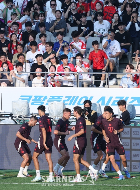 [포토] 김민재 '팬들과 함께하는 뮌헨 오픈'