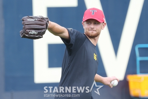 [포토] MLB 특급 좌완 라우어 '광주 굿'