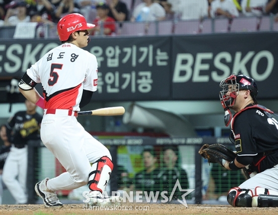 [포토] 장성우 '허리 괜찮겠나'