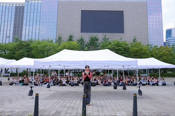 뱀뱀, '바메시스' 신곡 활동 '남다른 팬사랑♥'..역대급 역조공 화제