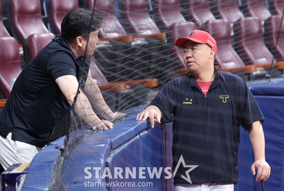 [포토] 이범호 감독 '어깨에 힘이 절로'