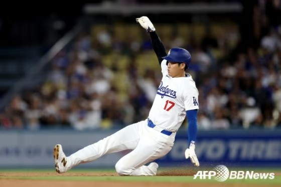 오타니 쇼헤이가 24일(한국시간) 2024 MLB 탬파베이 레이스와 홈경기에서 4회 말 2루 도루에 성공하고 있다. /AFPBBNews=뉴스1