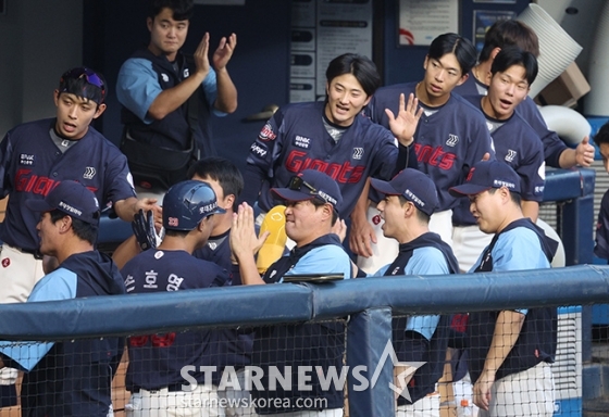 [포토] 손호영 '3회부터 부산갈매기로구나'