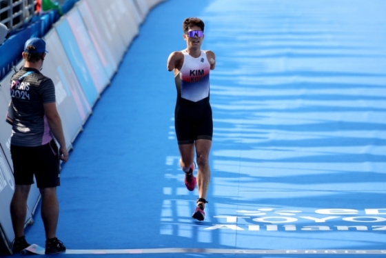 김황태가 2일(현지시간) 파리 패럴림픽 트라이애슬론에서 달리기를 하고 있다.  /사진=대한장애인체육회 제공