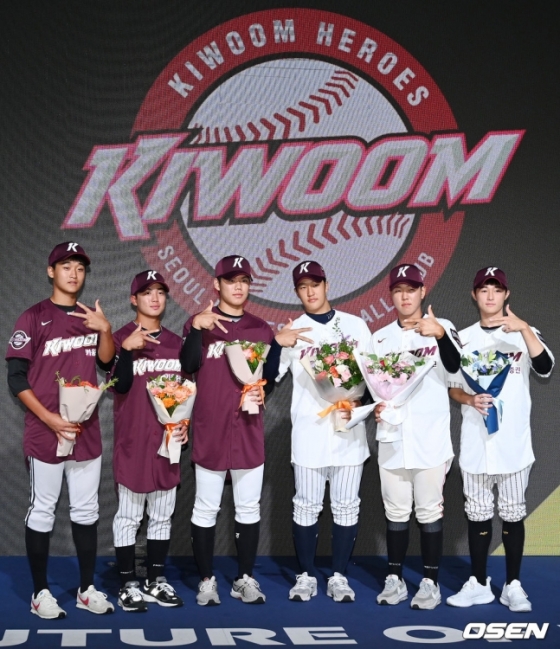 지난해 9월 열린 2024 KBO 신인 드래프트에서 키움에 지명된 선수들이 기념촬영을 하고 있다. /사진=OSEN