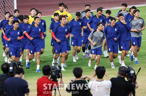 [포토] 이강인 '김민재 수다 다 들려'