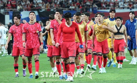 [포토] 0-0 무승부, 고개 숙인 캡틴