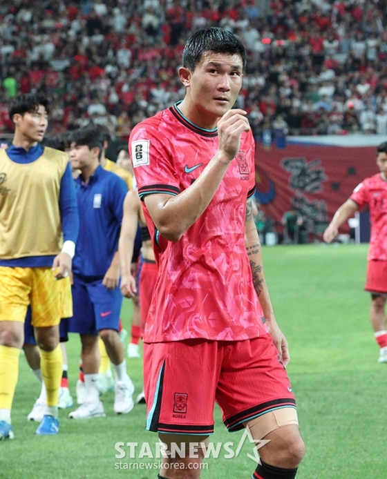 [포토] 김민재 '태극전사는 응원을 먹고 자란다'