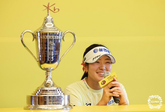 유현조가 8일 KLPGA 투어 KB금융 스타챔피언십에서 우승을 차지한 뒤 기자회견에서 취재진의 질문에 답하고 있다. /사진=KLPGT 제공