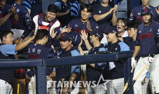 [포토] 고승민 '아모르 파티, 갈매기 파티'