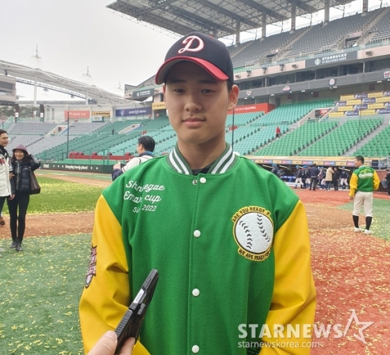 지난해 이마트배 결승전 당시 정현우. 2학년 신분으로 강릉고와 결승전에 등판, 6이닝 1실점(무자책) 투구로 역전 우승을 이끌었다. /사진=김동윤 기자