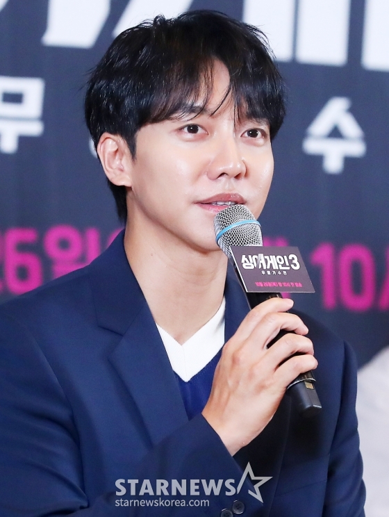 가수 이승기가 26일 오전 서울 마포구 상암동 중소기업 DMC타워에서 진행된 JTBC '싱어게인3' 제작발표회에 참석해 인사말을 하고 있다. 2023.10.26 /사진=김창현