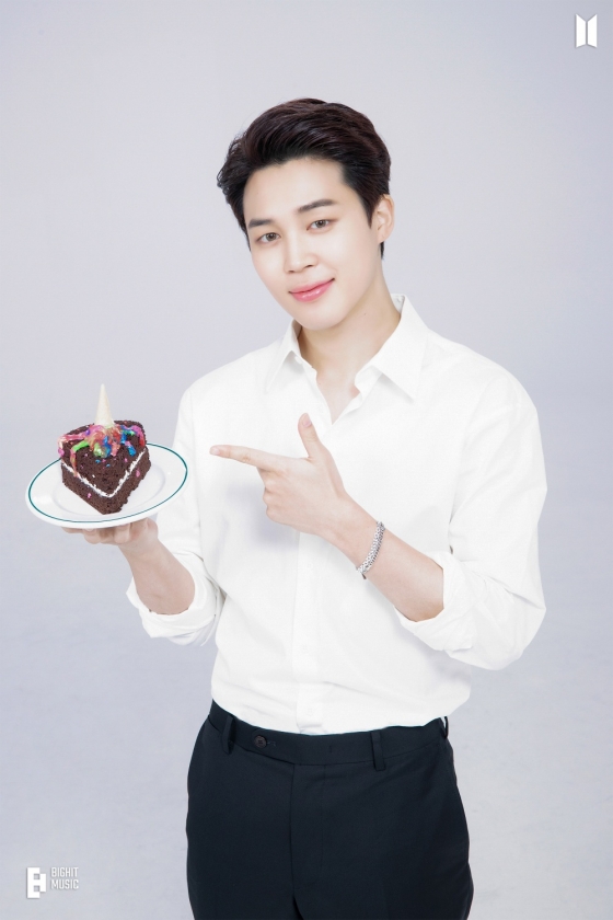 'Happy Jimin Day♥' 방탄소년단 지민, 10월 생일투표 1위 행진