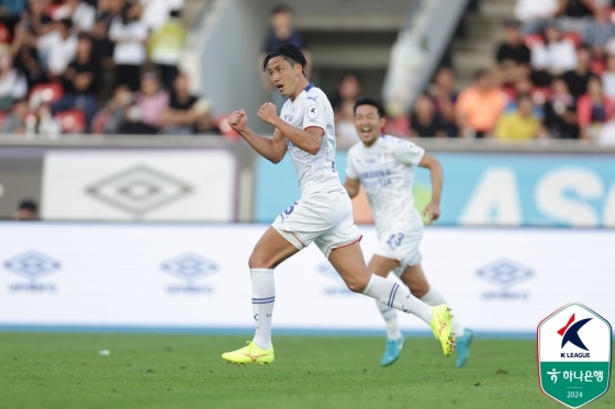 한호강이 득점 후 두 주먹을 불끈 쥐고 있다. /사진=한국프로축구연맹 제공