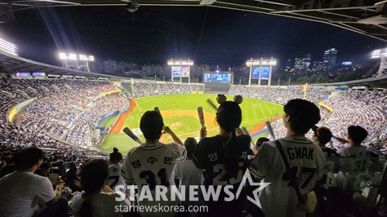 [포토] 두산, 팀 최초 130만 관중 달성