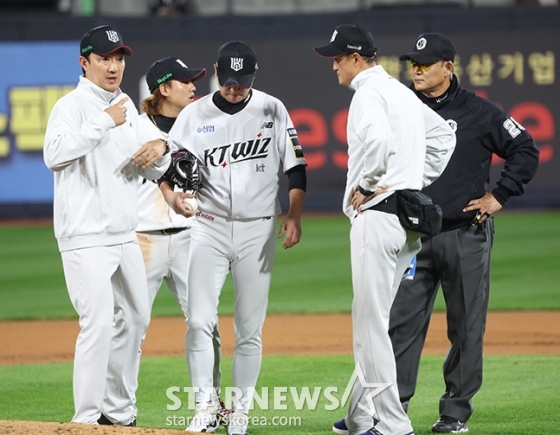 [포토] 우규민 '세 타자 상대 후 교체'