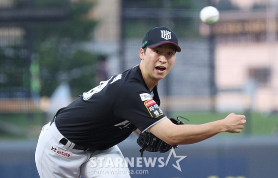 KT 위즈 투수 엄상백. /사진=김진경 대기자