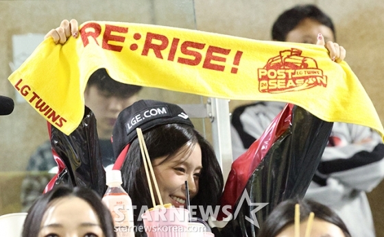 [포토] 아이들 미연 '유광점퍼 잘 어울리죠'