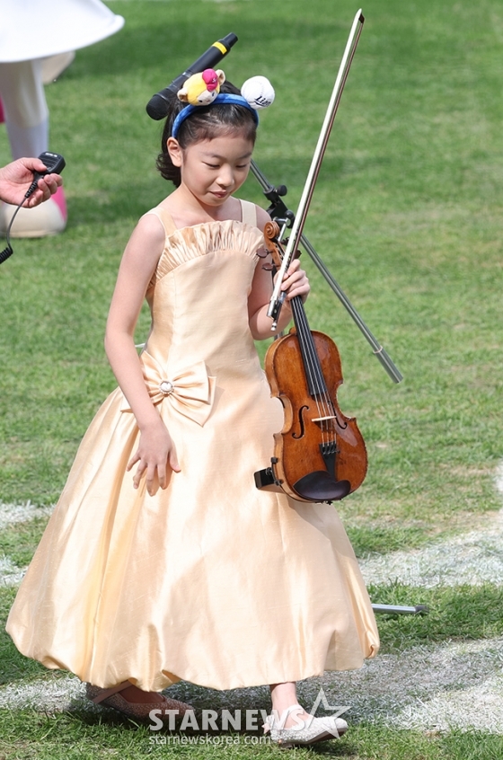 [포토] 김연아 '10세 천재소녀의 애국가 연주'