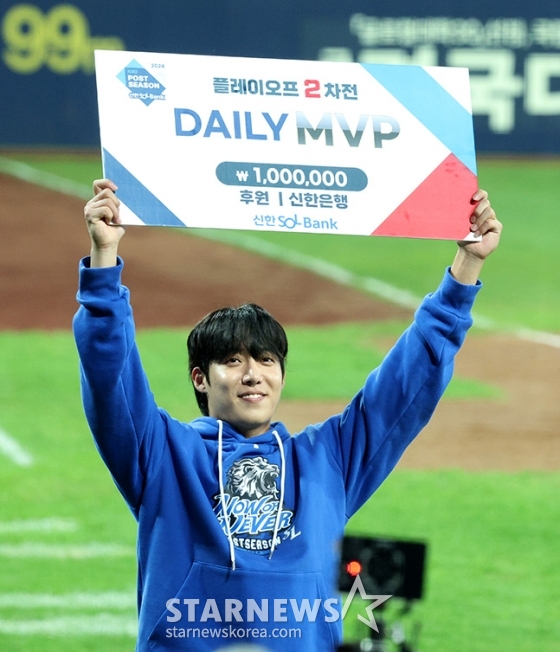 [포토] 원태인 '푸른 피의 얼짱 MVP'