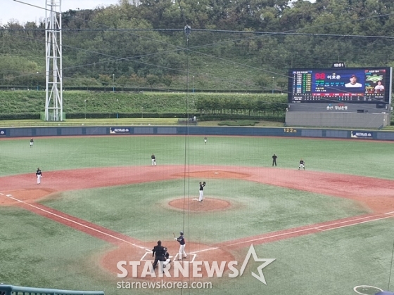 17일 울산 문수야구장에서 롯데 자이언츠와 소프트뱅크 호크스의 2024 울산-KBO Fall League 경기가 열리고 있다. /사진=양정웅 기자 