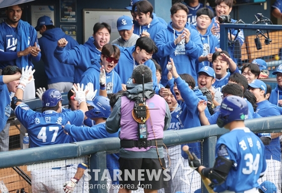 [포토] 강민호 '렛츠기릿 푸른 사자'