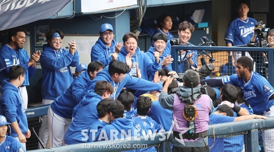 [포토] 강민호 '광주직행 열차 폭주'