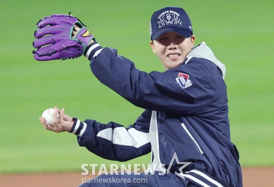 [포토] 제이홉 '글러브가 보라보라해'