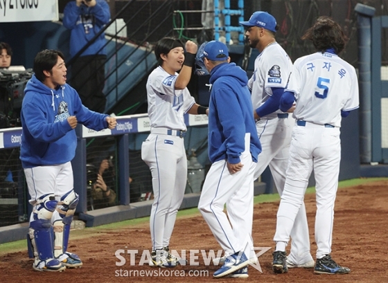 [포토] 레예스 '캡틴에게 칭찬받았어'