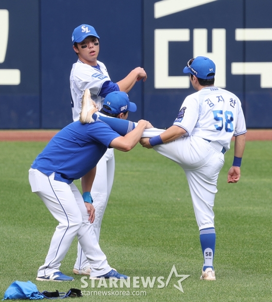 [포토] 김지찬 '짧아도 유연해