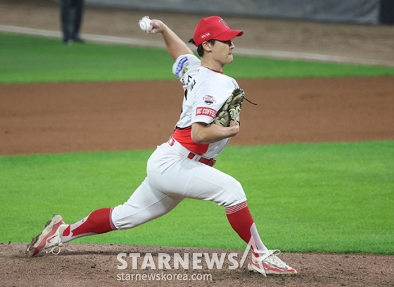 [포토] 곽도규 '막으면 우승 트로피'