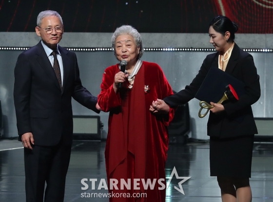 강부자 '감사하고 고맙습니다'[★포토]