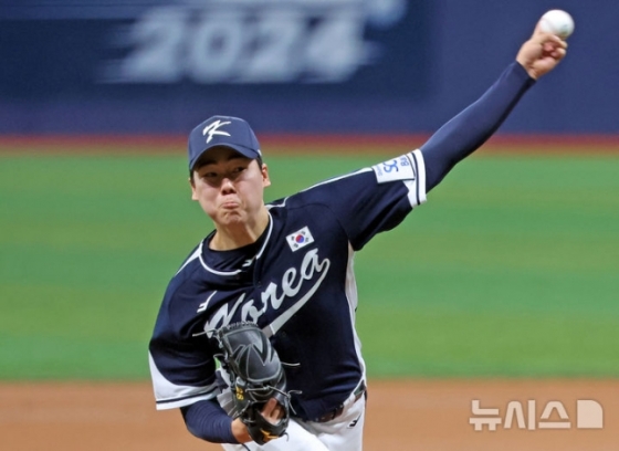 2일 서울 구로구 고척스카이돔에서 열린 2024 WBSC 프리미어12 한국 야구대표팀과 쿠바의 2차 평가전, 1회말 한국 선발 최승용이 역투하고 있다. /사진=뉴시스 