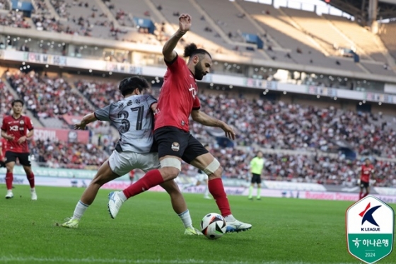 FC서울(빨간색 유니폼)-포항스틸러스 경기. /사진=한국프로축구연맹 제공