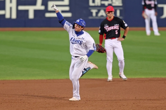 삼성 라이온즈 내야수 김영웅(왼쪽). /사진=삼성 라이온즈 제공